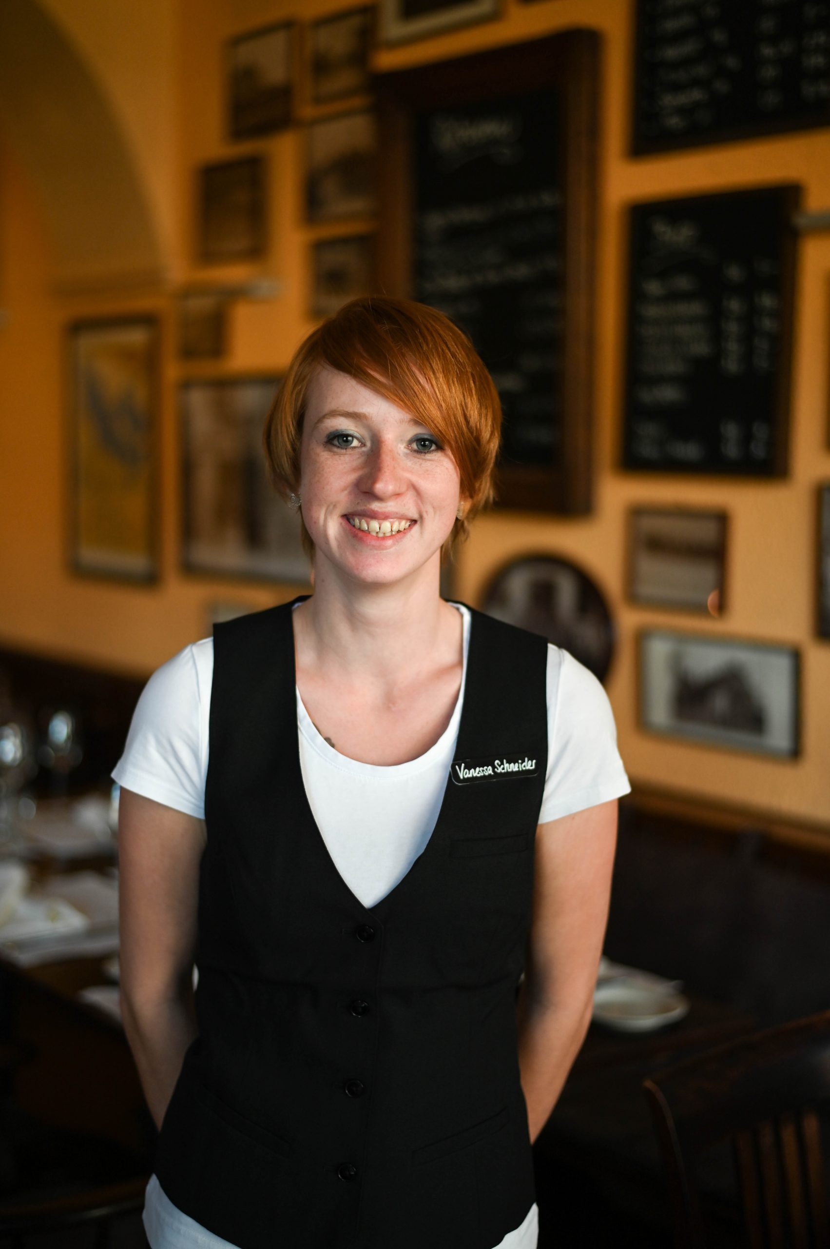 Vanessa Schneider (Chef de Service)